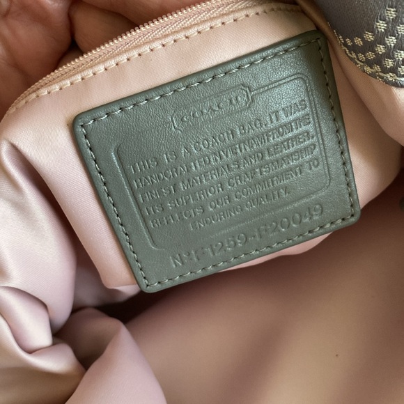 COACH nice purse - Picture 10 of 16